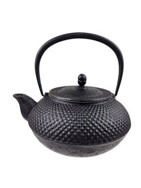 Small Black Cast Iron Teapot w/ Infuser – Textured Japanese‑Style Design